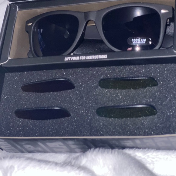 Sunglasses 100% UV Protection - Picture 2 of 2